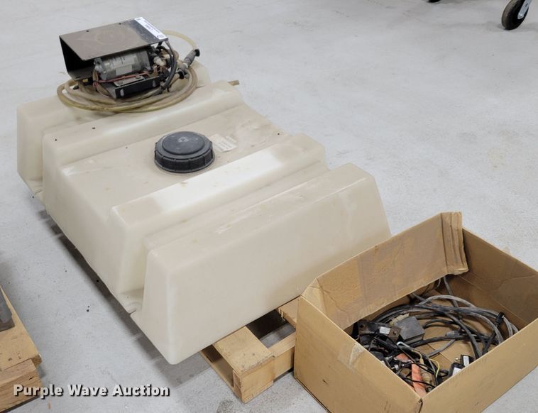 image for item LY9965 Skid steer water tank