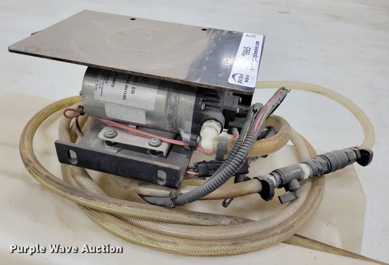 image for item LY9965 Skid steer water tank