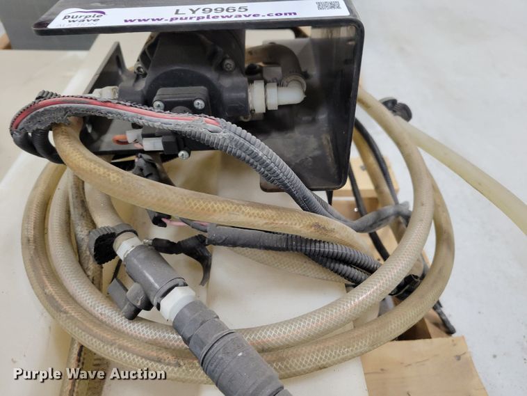 image for item LY9965 Skid steer water tank