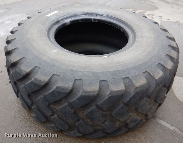 image for item LY9980 Michelin 20.5R20 tire