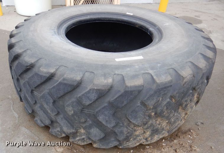image for item LY9980 Michelin 20.5R20 tire