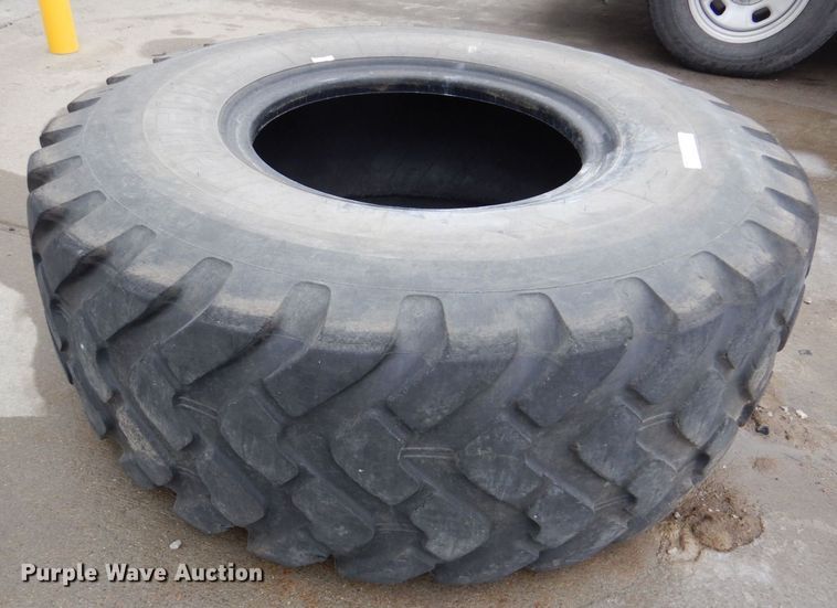 image for item LY9980 Michelin 20.5R20 tire