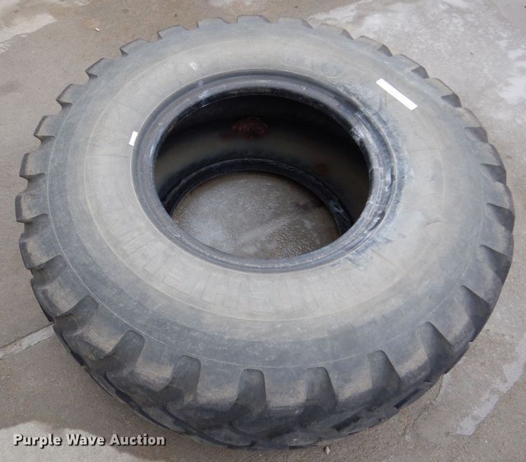 image for item LY9980 Michelin 20.5R20 tire