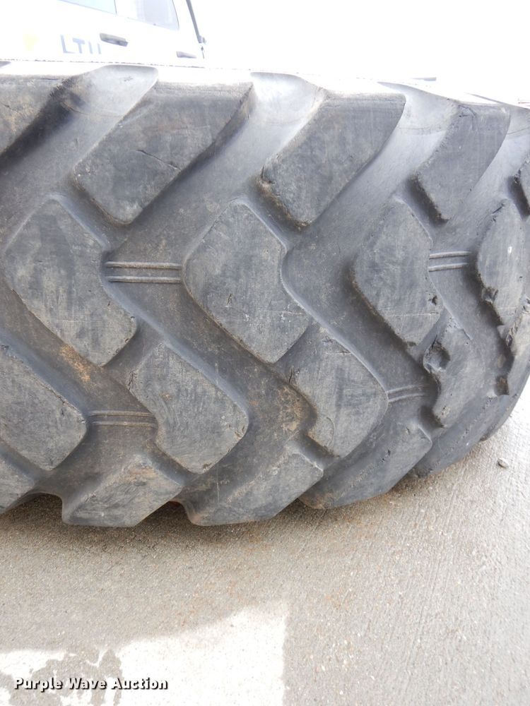 image for item LY9980 Michelin 20.5R20 tire