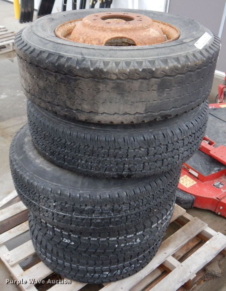 image for item LY9981 (5) tires and wheels