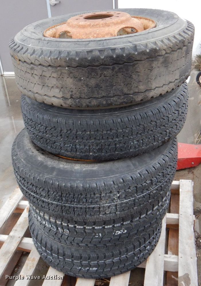 image for item LY9981 (5) tires and wheels