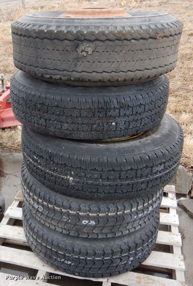 image for item LY9981 (5) tires and wheels