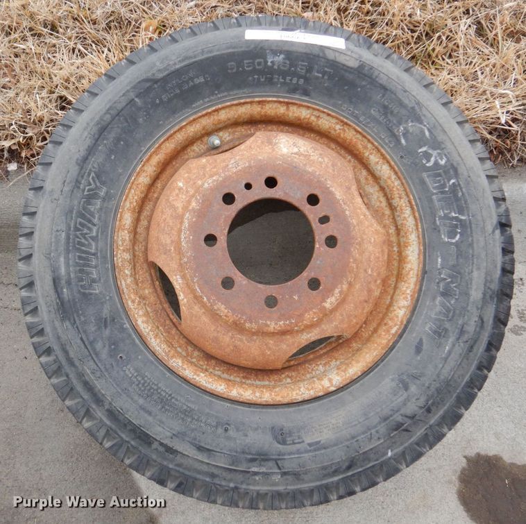 image for item LY9981 (5) tires and wheels