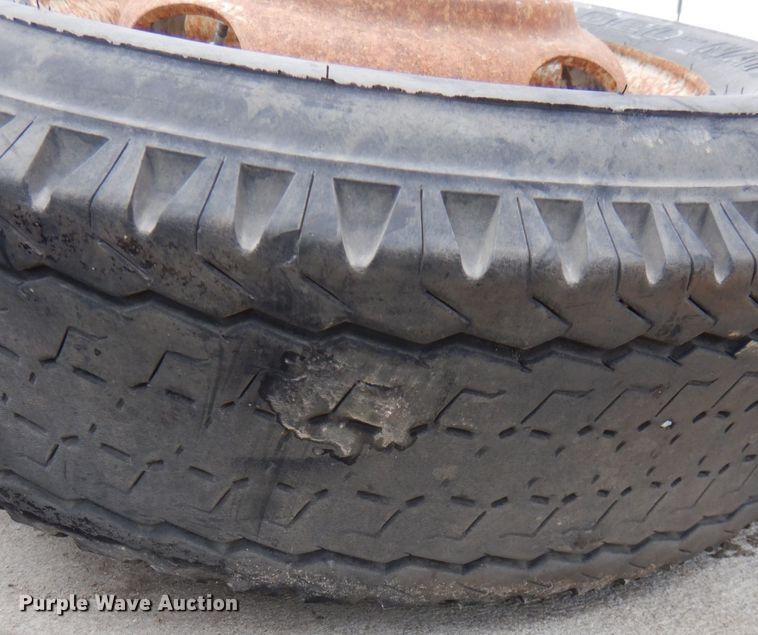 image for item LY9981 (5) tires and wheels
