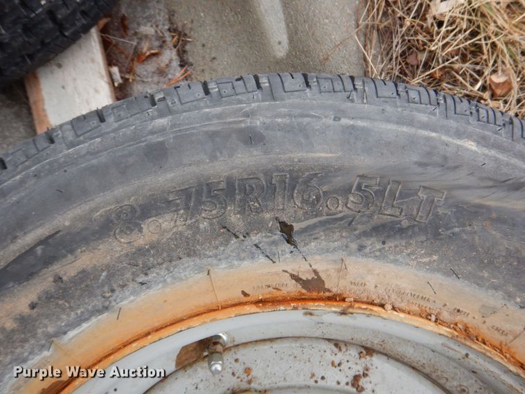 image for item LY9981 (5) tires and wheels