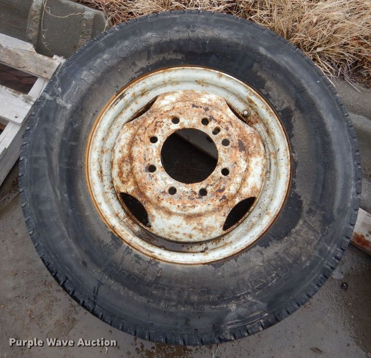 image for item LY9981 (5) tires and wheels