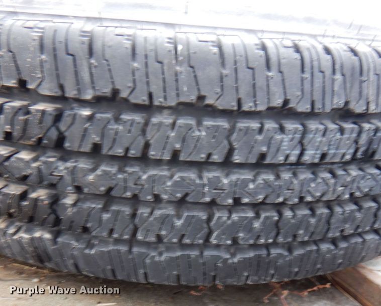 image for item LY9981 (5) tires and wheels