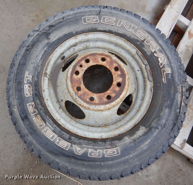 image for item LY9981 (5) tires and wheels