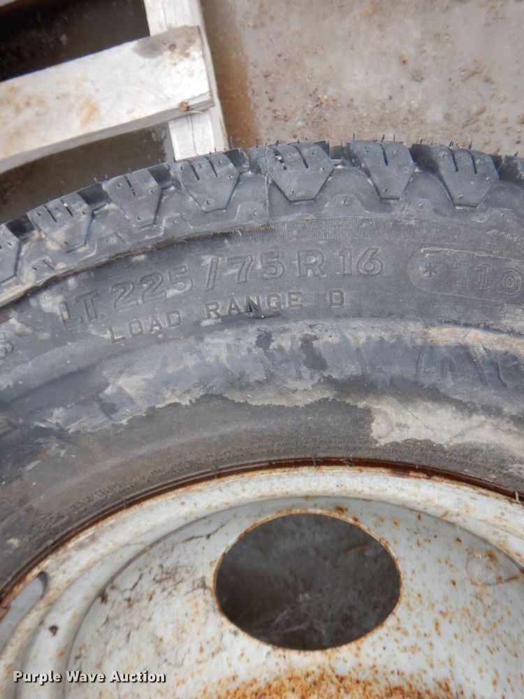 image for item LY9981 (5) tires and wheels