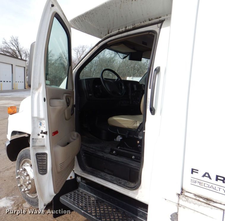 image for item MC9789 2009 Chevrolet C5500  prisoner transport shuttle bus