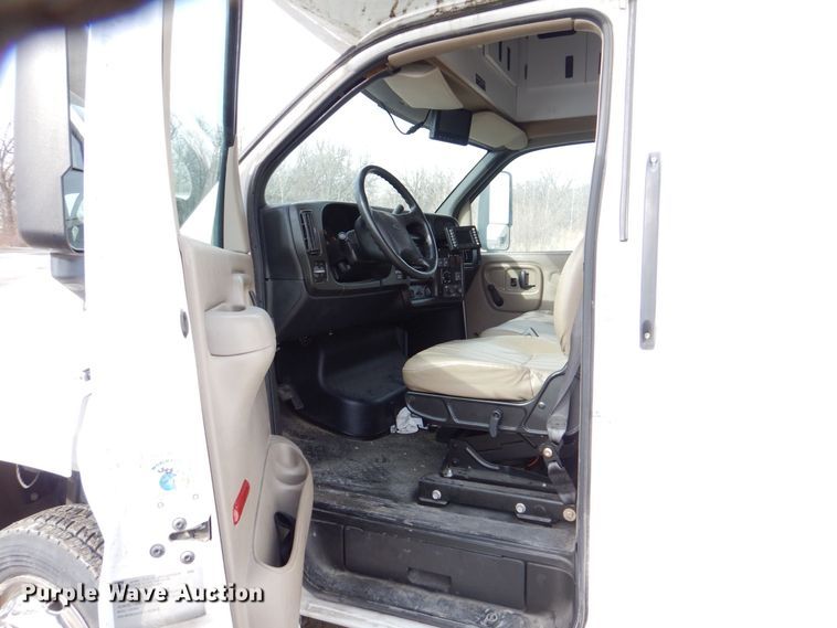 image for item MC9789 2009 Chevrolet C5500  prisoner transport shuttle bus