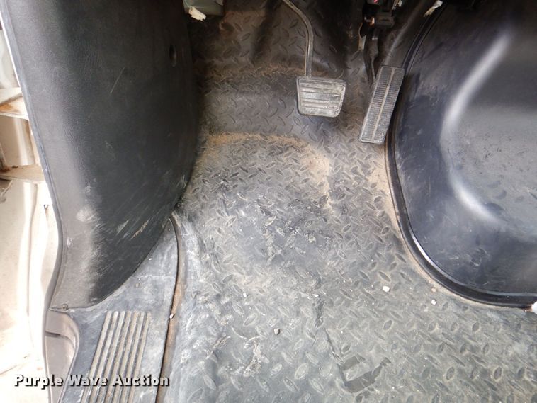 image for item MC9789 2009 Chevrolet C5500  prisoner transport shuttle bus