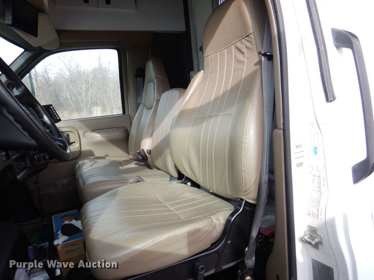 image for item MC9789 2009 Chevrolet C5500  prisoner transport shuttle bus