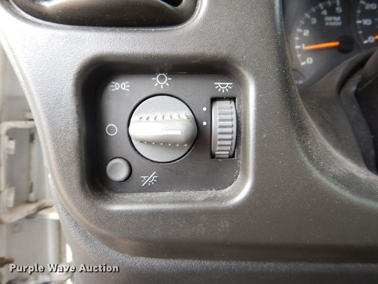 image for item MC9789 2009 Chevrolet C5500  prisoner transport shuttle bus