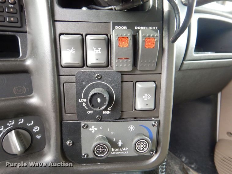 image for item MC9789 2009 Chevrolet C5500  prisoner transport shuttle bus