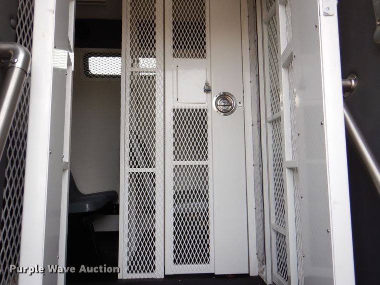 image for item MC9789 2009 Chevrolet C5500  prisoner transport shuttle bus