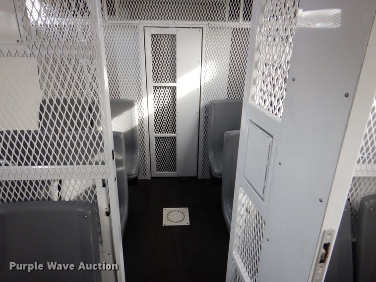 image for item MC9789 2009 Chevrolet C5500  prisoner transport shuttle bus