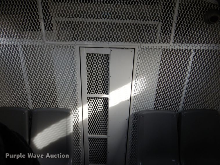 image for item MC9789 2009 Chevrolet C5500  prisoner transport shuttle bus