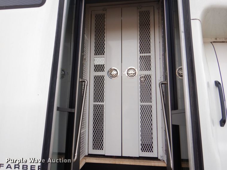 image for item MC9789 2009 Chevrolet C5500  prisoner transport shuttle bus