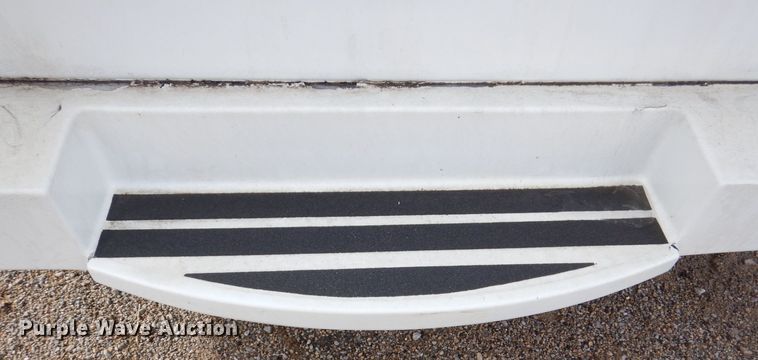 image for item MC9789 2009 Chevrolet C5500  prisoner transport shuttle bus