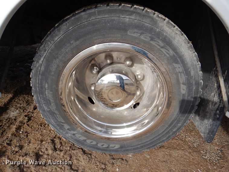 image for item MC9789 2009 Chevrolet C5500  prisoner transport shuttle bus