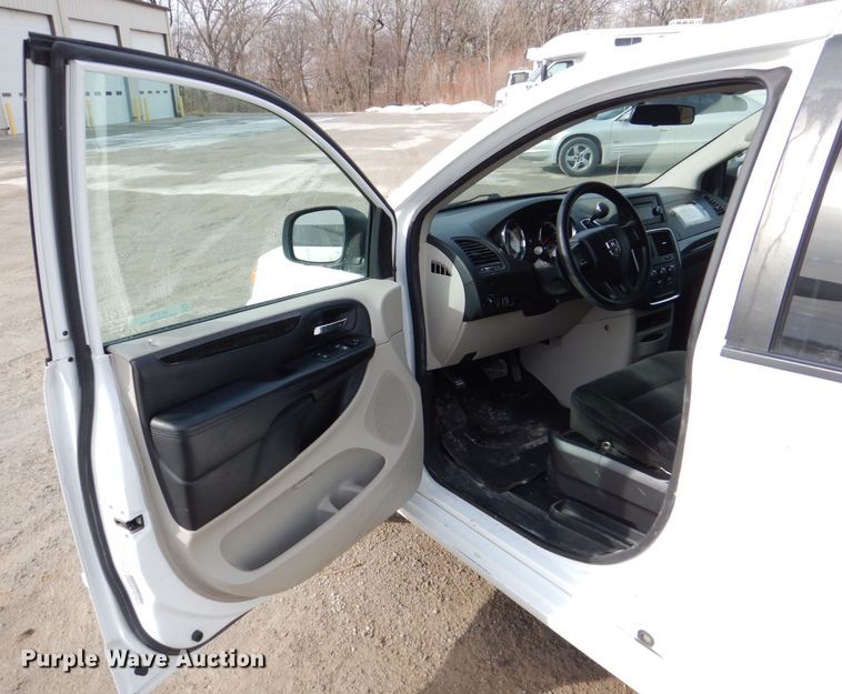 image for item MC9790 2016 Dodge Grand Caravan SE  van