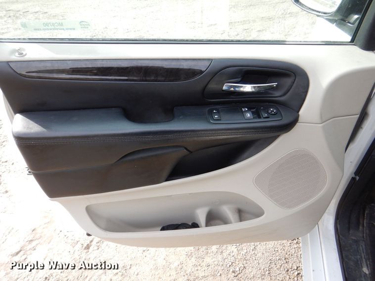 image for item MC9790 2016 Dodge Grand Caravan SE  van