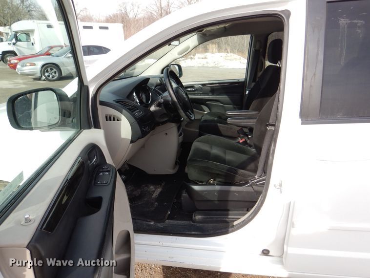 image for item MC9790 2016 Dodge Grand Caravan SE  van