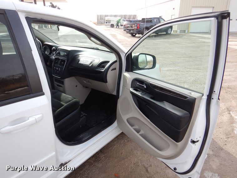 image for item MC9790 2016 Dodge Grand Caravan SE  van