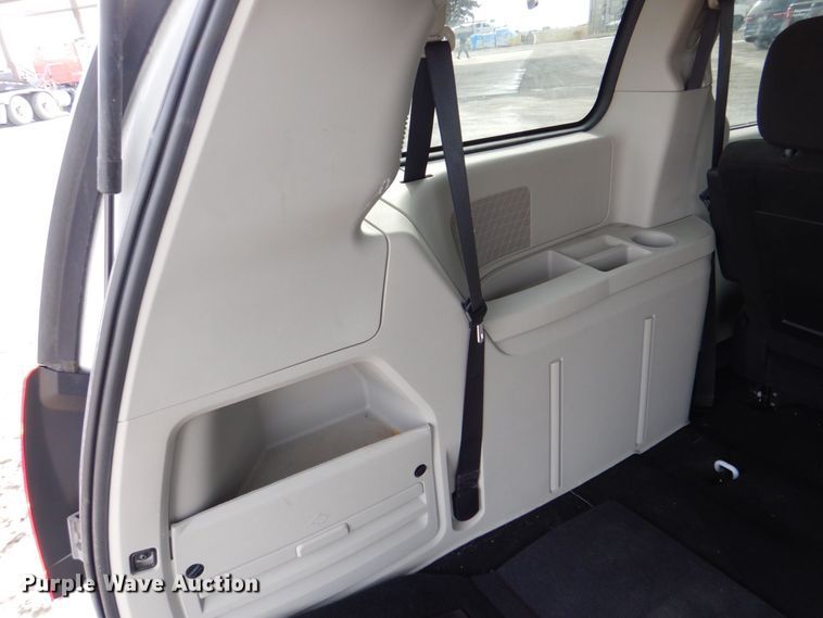 image for item MC9790 2016 Dodge Grand Caravan SE  van