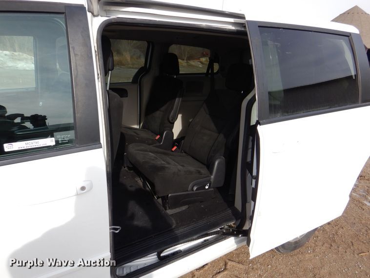 image for item MC9790 2016 Dodge Grand Caravan SE  van
