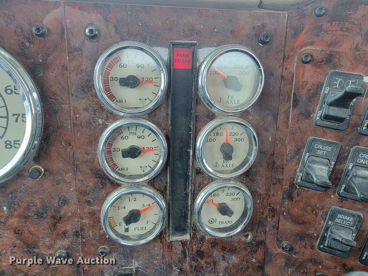 image for item ME9670 2015 International 5900i  semi truck