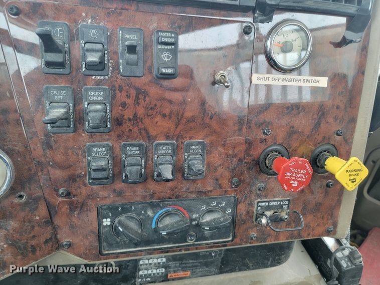 image for item ME9670 2015 International 5900i  semi truck