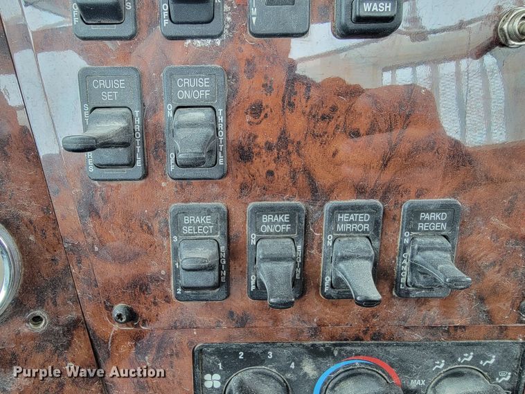 image for item ME9670 2015 International 5900i  semi truck