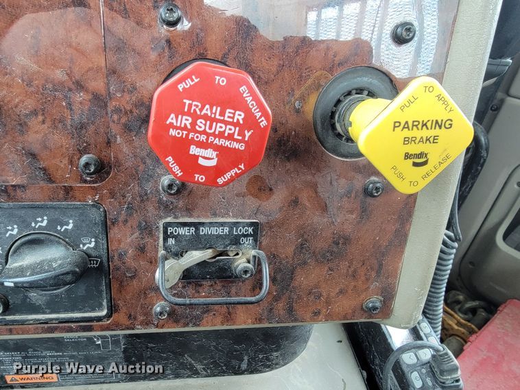 image for item ME9670 2015 International 5900i  semi truck