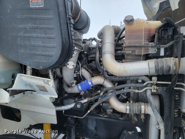 image for item ME9670 2015 International 5900i  semi truck