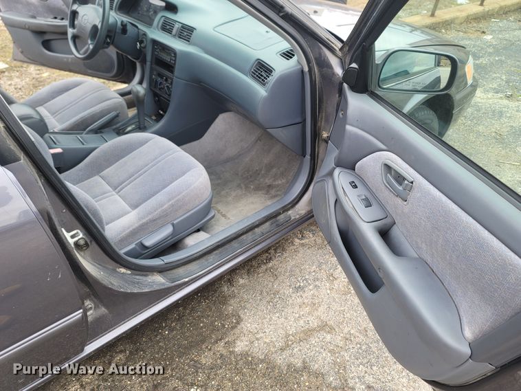 image for item MH9687 1998 Toyota Camry LE