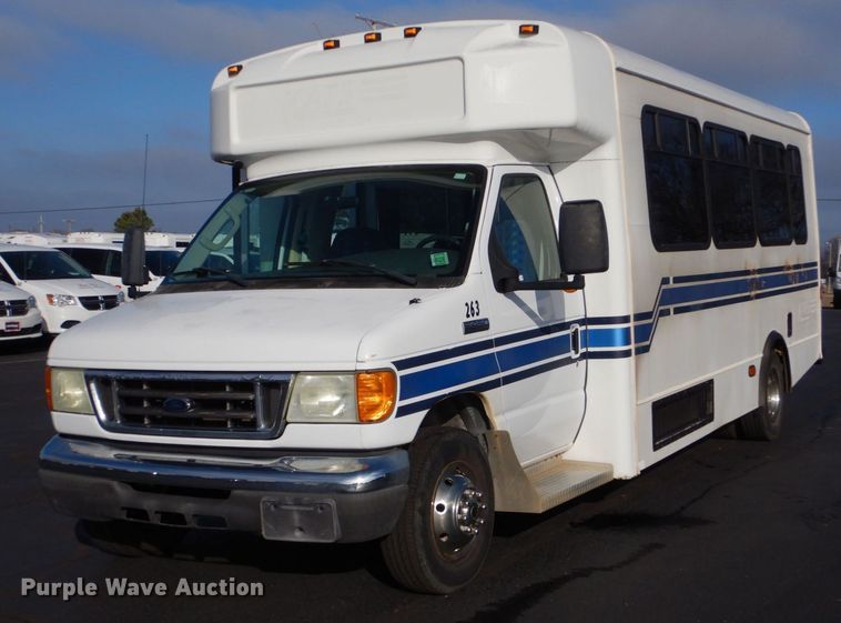 image for item MM9636 2007 Ford E450  shuttle bus