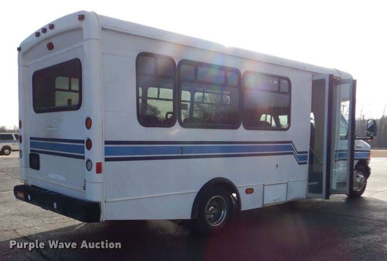 image for item MM9636 2007 Ford E450  shuttle bus