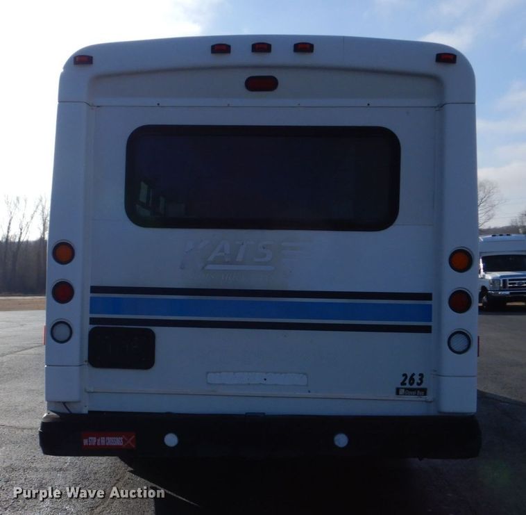 image for item MM9636 2007 Ford E450  shuttle bus