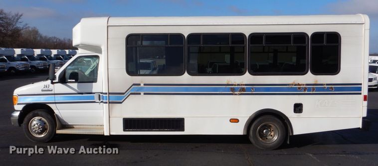 image for item MM9636 2007 Ford E450  shuttle bus