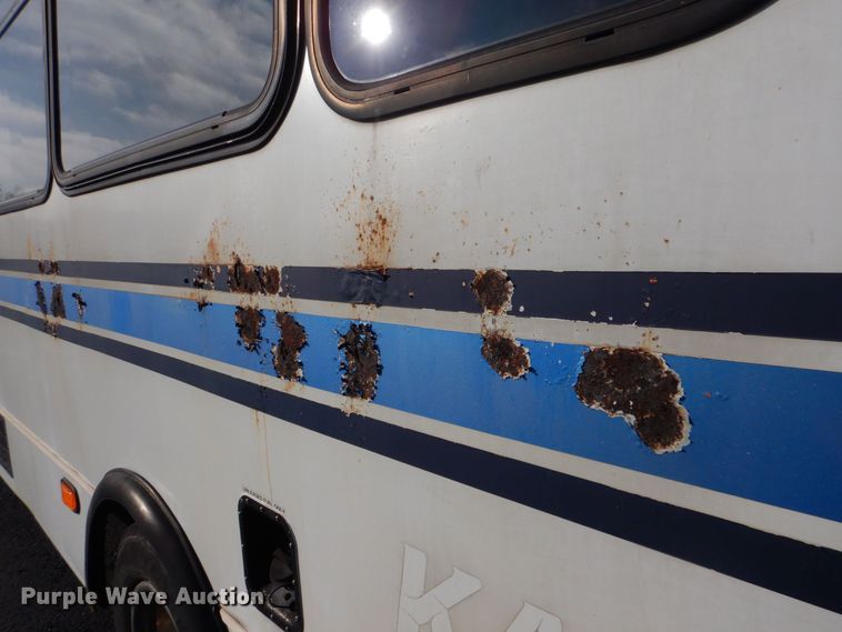 image for item MM9636 2007 Ford E450  shuttle bus