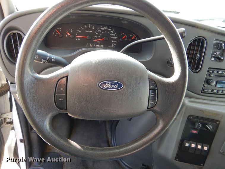 image for item MM9636 2007 Ford E450  shuttle bus