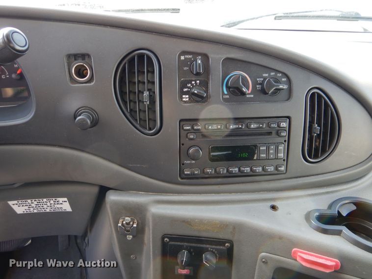 image for item MM9636 2007 Ford E450  shuttle bus