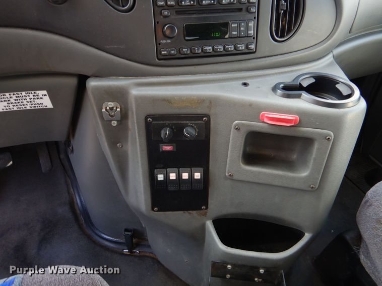 image for item MM9636 2007 Ford E450  shuttle bus